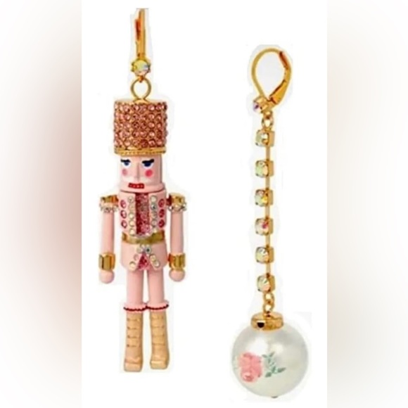 NWT ⚜️💖⚜️ Betsey Johnson - Nutcracker Linear Ball Mismatch Pink Earrings - Picture 7 of 12